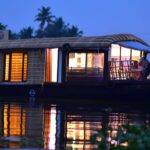 houseboat-min